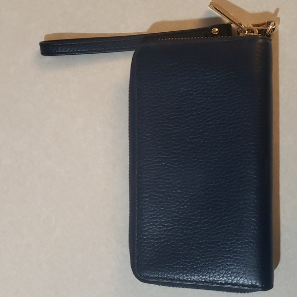 Michael Kors Jet Set Three Qiarter Zip Wallet - Picture 3 of 5